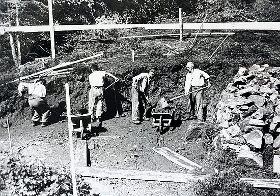Erste Aushubarbeiten auf der Gerschnialp